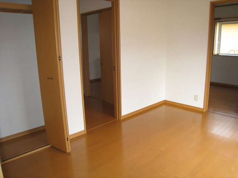 室内（写真はH号室を引用しています）
