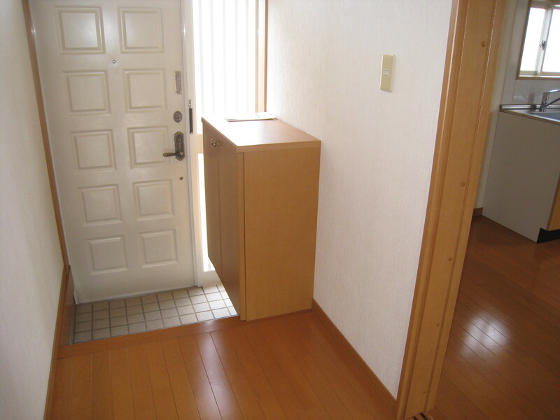 玄関（写真はH号室を引用しています）