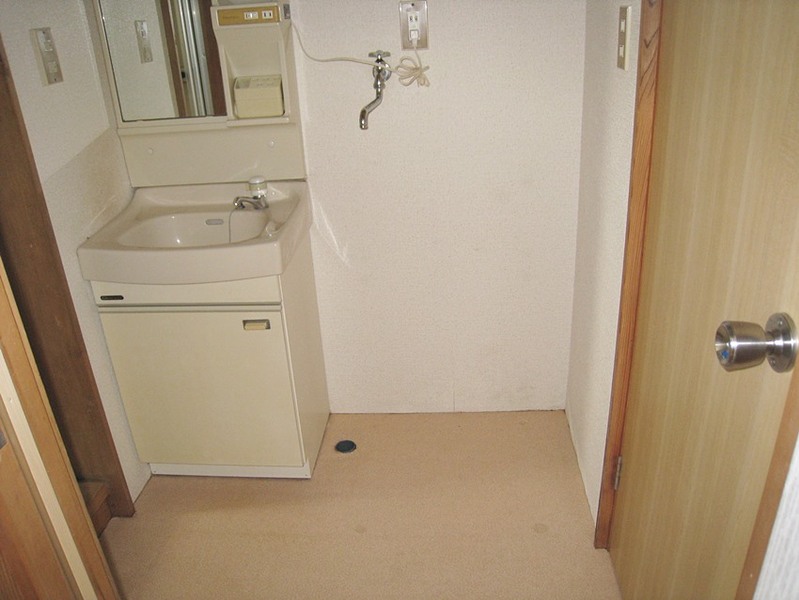 洗面室（写真は102号室を引用しています）