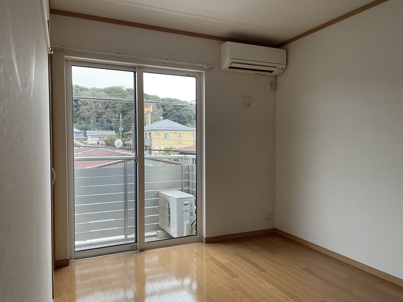2階南側洋室（写真は102号室を引用）