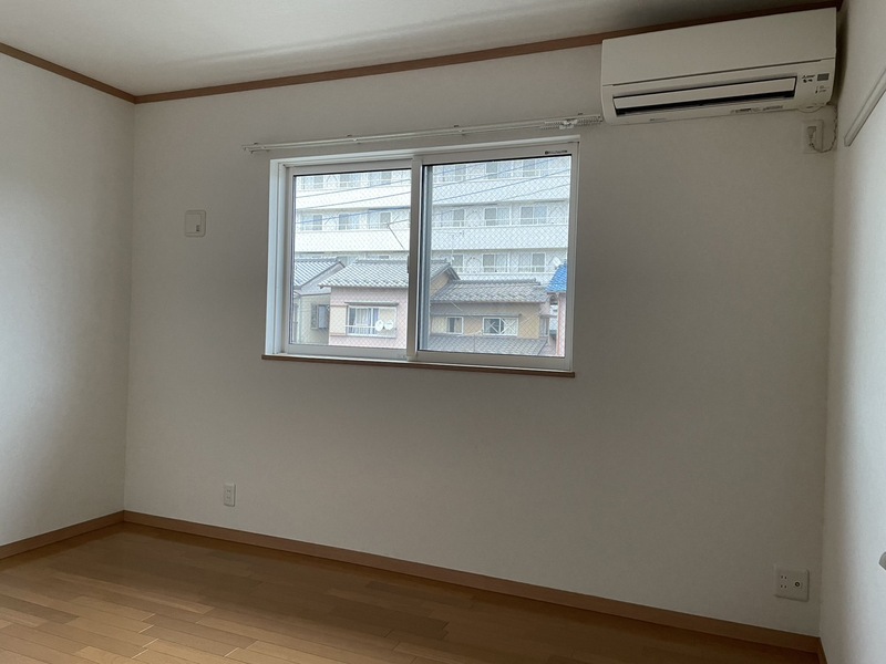 2階北側洋室（写真は102号室を引用）