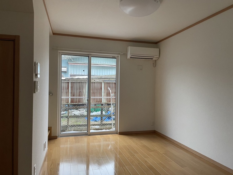 リビング（写真は102号室を引用）